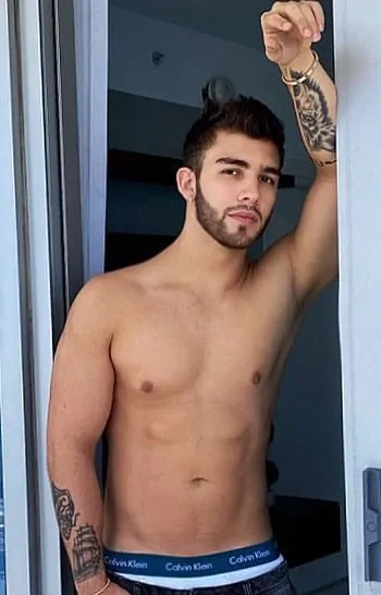 Manuel Turizo shirtless