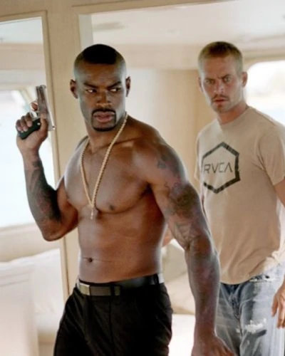 Tyson Beckford Shirtless with Paul Walker in Into the Blue