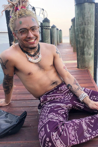 Lil Pump with and without his current hairstyle and idiotic tattoos :  r/teenagers