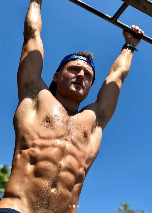 Dylan Efron's abs